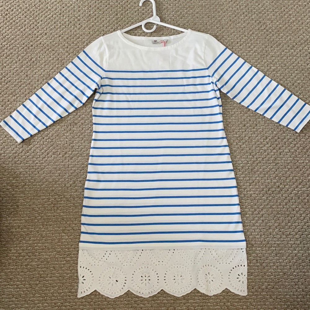 Vineyard Vines cotton dress with lace along the hem